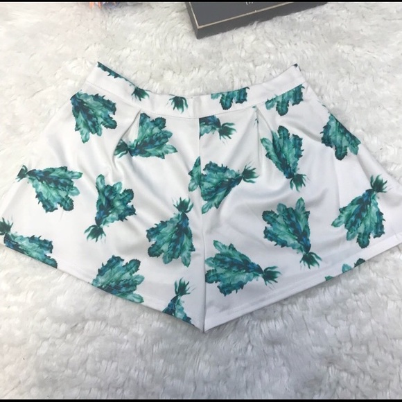 Sold Ethan and cocoa leaf print shorts - Picture 5 of 5